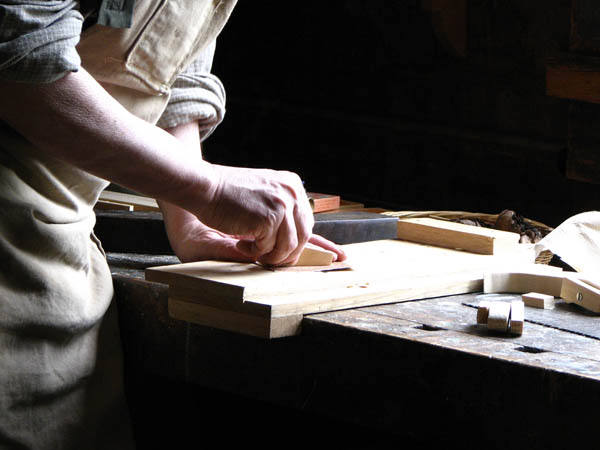 Nacemos de la influencia y formación  heredada en el sector de la <strong>carpintería de madera y ebanistería  en Prades.</strong>